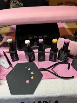 The palette vs the work created.  We are very much holding on to summer with these nails.  Using @Katie Barnes Tool Range prep @nailorder short almond xtensions & gel polishes Meadow, Blanc, Lilac, Sunshine & Bubblegum @Cuticleco. Creamy lotion & cuticle oil #nailtech #nailtechlife #nailsnailsnails #gelpolish #summernails #flowers #flowernails 
