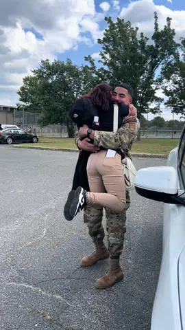 Moments you’ll cherish forever 🥲 • • • • #militarycominghome #military #fyp #militarysurprise #cominghome #airforce 