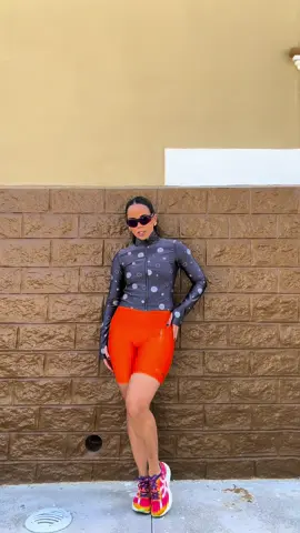 Um conjunto muso para uma corrida.  • o casaco, nem se fala ⚡️ #Fitness #foryou #lookfitness #foryoupage 