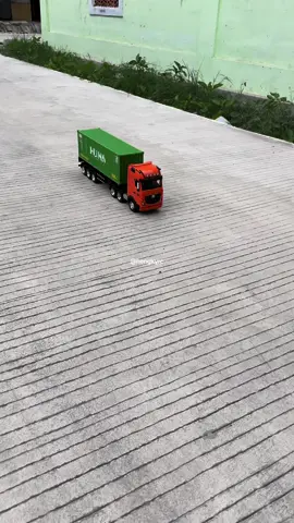 Sebagus ini 350ribu mending checkout mumpung masih ready 😄 #rckontainer #rctrukkontainer #rccar #rccontainertruck #trukkontainerrc #huina1317 