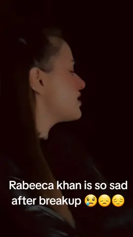 rabeeca khan so sad after breakup 😢😞😔#rabeecakiengagementtutgy #rabeecakhanorhussaintareenkabreakuphogya #foryoureelsvideo 