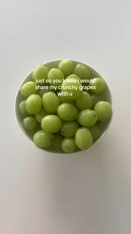 xoxo💋                                                         #fyp #fyp #viral#grapes #crunchygrapes 