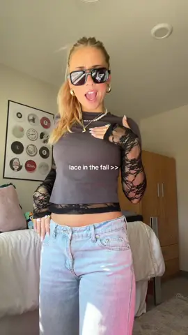 edikted ate with this one #fashiontok #fitcheck #fall #backtoschool #ediktedmirrorselfie #tiktokshopnewarrivals 