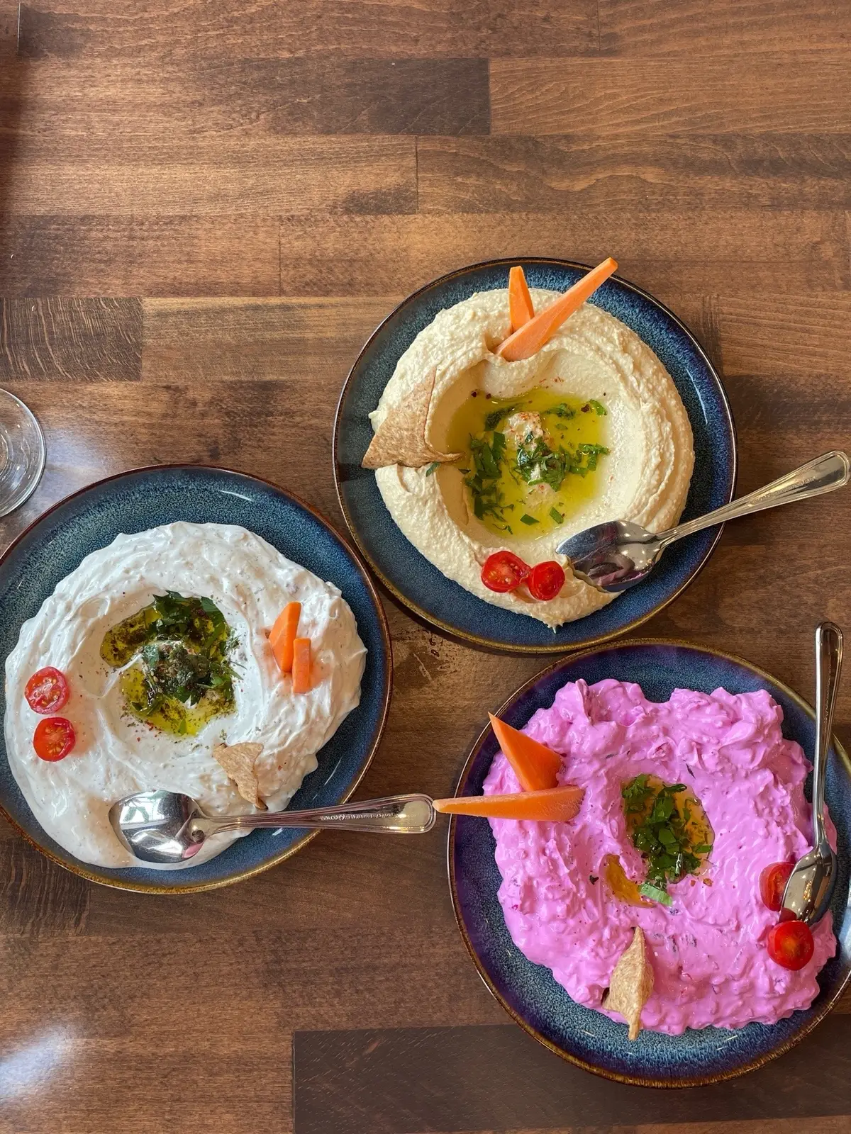 My momma always told me the more color on your plate the better- she was right! I try to eat intuitively and incorporate as many veggies & fruit as possible. And I still indulge because ✨balance✨. Food is medicine!! 