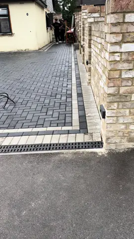 Driveway Pavers #desing #paving #building #construction #patio #landscape #landscapedesign #garden #fypp #viral #viralvideo #work #viraltiktok #video #loveyou 