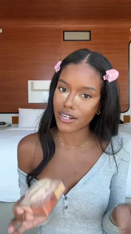 We’re getting readyyyy 🫖✨🎀 wait but fr what type of person are you at a restaurant lmao😭