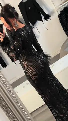 link in bio to shop 🖤 ##dress #sequin #look #fyp 