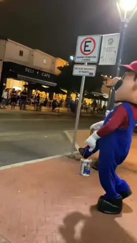 EY EY QUE ESTÁ PASANDO CON LA GENTE DOCTOR GARCÍA 😐 #LUIGI #BAILE #SEXY #HUMOR #BOTARGA #MARIOBROS 