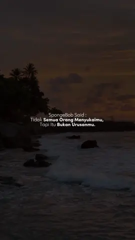 SpongeBob pernah bilang: 'Tidak semua orang menyukaimu, tapi itu bukan urusanmu.' Terus jadi dirimu sendiri tanpa harus memikirkan apa kata orang. 🌊✨ #SpongeBobSaid #RuangGalau #SadVibes #JadiDirimuSendiri #BukanUrusanmu #PercayaDiri #LakukanUntukDirimu #JanganBaper #FYP #StoryWA #AestheticQuotes 