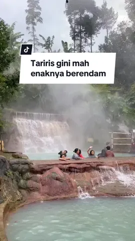 Wilujeng enjing baraya.. tariris kieu mah menig hayu ah urang ngeueum 😍 #rebonyunda🥰🥰🥰😅🙏  📌Info Wisata: 📍Alamat: Curug Cipanas Nagrak, Lembang, Bandung Barat. Jawa Barat. ⏰Operasional 24 jam nonstop HARGA TIKET: HTM Pagi 30rb HTM Malam 35rb (mulai pukul 17.00-5.00 WIB) HTM Camping 35rb*promo (belum termasuk tenda dll.) *anak dengan tinggi badan 1 meter pas, bayar tiket. di bawah 1 meter <gratis> [BOOKING CAMPING] ➡️ Melalui DM atau  Hubungi admin Curug Cipanas WA 082126140278 yang mau cek pricelistnya dulu, boleh DM aja ya😉 Wahana Baru “SKY VIEW” Tarifnya RP30.000/org ‼️PROMO‼️ —> Beli 3 Gratis 1 Buruannnnnnn✊✊✊ #wisataairterjun #wisatamurahbandung #wisataalambandung #permandianairpanas #curugcipanasnagrak #explorebandung #wisataairterjun #camping #healing #healingtrip #solotrip #travelingtheworld #camp #campingindonesia #familycamp #couplecamping #campingactivities #wisatajawabarat #berendam #onsen #glamping #glampinglife #glampingmurah #glampingbandung #destinasi #destinasiwisata 