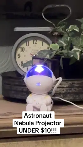 #astronautprojector #astronautnebulaprojector #ceilingprojector #kidsprojector #kidsnightlight #fyp #foryoupage #giftideas #christmasgiftideas #christmascountdown 
