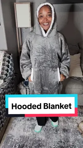This hoodie blanket is soo soft, oversized, and warm! #hoodieblanket #blanket #throwblanket #sweatpantseason #sweats #fallclothes #hoodie #comfy #sweater #fallhoodie #fitcheck #aesthetic #demure #tiktokshop 