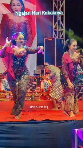 Niken salindry ngajarin mbak putri nari 🥰 #nikensalindryterbaru #nikensalindry #fypシ゚viral #creatorsearchinsights 
