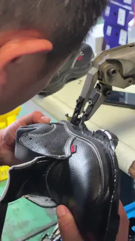 Source the best with our factory-made safety shoes – hard on quality, easy on the wallet. #FactoryMade #QualityOverPrice #SafetyGear   #shoes#safetyshoes#laborinsurance #laborshoes#workshoes#safety#labor#protective#outdoor#work#construction#factory#manufacture#funny#dmoversea #lkztiktok 