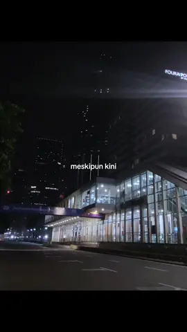 ku kira aku akan jadi akhir cerita cintamu, ternyata aku cuma jadi pelarian rasa sakitmu 🥀