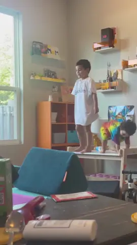 Đứa đầu nhảy, đứa sau cũng nhảy à 😳😓 #suachobeyeu #suachobe #baby #cute #reels #shorts #short #tiktok