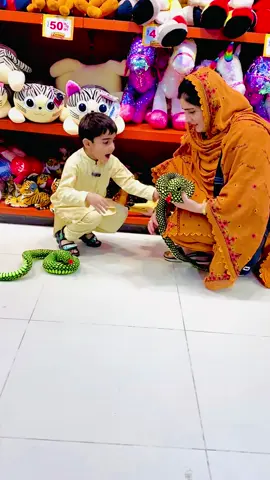 Hassan at toy shop#azraimran51 #imranmangat #onemillionaudition #tiktokviral #azraimran #pakistan #foryou #standwithkashmir #tiktok #foryoupage 