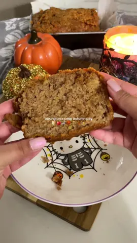 a fresh apple crumbl loaf to start off the week right  #fall #fallaesthetic #fallvibes #fallseason #fallseason🍂 #fallbaking #fallrecipes #fallfoods #falltime #falltreats #fallbaking🍁🍂 #falltiktok #falltok #cozyfallvibes #cozyaesthetic #cozyseason #cozyszn #cozyvibes #cozybaking #cozytok #cozyrecipes #cozycooking #autumnvibes #autumnaesthetic #autumnbaking #autumnmood 