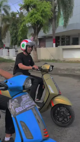 Sedikit Cinematik #vespa #vespamatic #vespaindonesia #vespasprint #sprint #greenolive #greenambiziosomatt #greenambizioso #piaggio #piaggioindonesia 