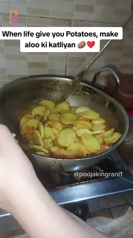 Serving up crispy Aloo Ki Katliyan magic! ✨🍟 #YummyBites #PotatoMagic #alookatliyan #potatorecipe 