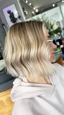 Are you going brighter or warmer for the winter??  #balayage #balayagehair #livedinblonde #faceframe #blondebalayage #framar #revlonprofessional @Revlon Professional España @Revlon Professional @Revlon Pro Ecuador 