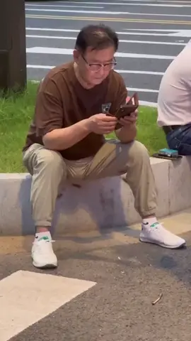 daddy cute🥰🥰🥰#douyinchina #oldman #trungniendep #grandpachinese #grandpa #grandpacute #trungnienphongdo #handsomegrandpa #daddychinese #daddy #beartrungnien #daddybear #thichtrungnien #daddychina 