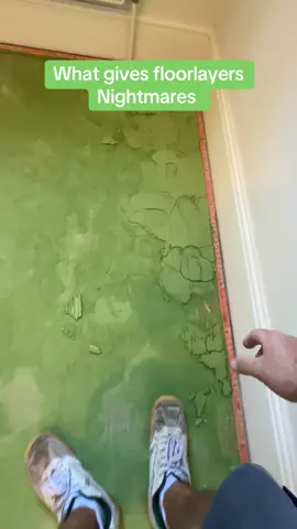 Why are they still making this underlay? Gonna have green boogies for weeks after this #pov #flooring #dorsetdagger #carpet #underlay #foryou #satisfying #howto #joinme #flooringinstaller #discusting 