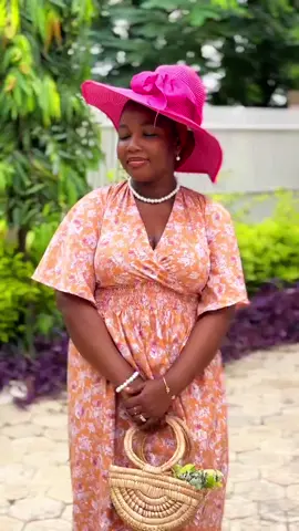 Floral fineeeee! A must have, get yours now🛍️🛍️ Comes in variety of gorgeous prints. Send us a dm to choose the one that fits your personality ✨✨ 🏷️ 15,500NGN