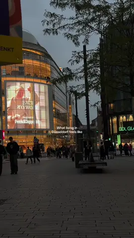 Autumn in düsseldorf hits diff 🍂☕️🪵 #digitaldiary #fyp #fy #aesthetic #cozy #fallvibes #rainydays #rain #spookyseason #gloomy #september #coffee #bobatea #düsseldorf #düsseldorfspots #japanischeviertel #immermanstraße #nrw #thealley #foodspots #whattodo #germany #deutschland #tourist #dayinmylife #düsseldorffoodguide #shopping #tokio 