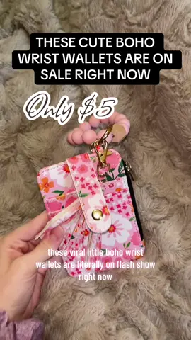 I love all the patterns they have!! I need more🤩🪩 #tiktokshopfinds #wristlet #wristletkeychain #creatorsearchinsight 