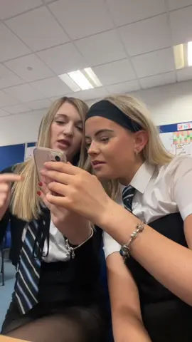Love grwm in school🩷📚 #blowthisup #school #tiktok 