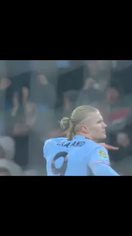 Erling Haaland&Dance a la Plage  #haaland #dancealaplage #prettyfooty 