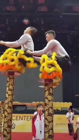 🇸🇬 世界狮王 World Lion Champion 新加坡艺威体育会 B队  Yi Wei Athletic Association Team B #马来西亚 #malaysia #malaysiatiktok #liondance #mualan #tariansinga #barongsai #醒獅 #醒狮 #舞狮 #liondancer #liondanceperformance #liondancecompetition #liondancelife #高桩 #高桩舞狮 #高桩舞狮🦁 #高桩舞狮表演 #舞狮生活 #舞狮比赛 #舞狮表演 #舞狮运动 #liondancemalaysia #liondance2024 #múalan #múalan2024 #lansurong #lansurong2024 #liondancing   #liondancedrum #liondancedruming  #barongsaitiktok #barongsai2024 #传统 #传统文化 #traditional  #台上一分钟台下十年功   #respect #新加坡 #singapore #singaporetiktok #新加坡藝威體育會b队 #新加坡藝威體育會 #yiweisingapore #yiweiteamb #艺威 #艺威体育会 #艺威体育会b队  