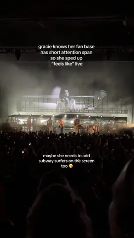 i actually prefer the original but im glad she still included this on the set list 😭 @gracie abrams @GracieAbramsHQ #gracieabrams #gracieabramshq #tsou #tsoutour #secretofustour #feelslike #gracieabramslive #gracieabramsconcert #concert #livemusic #gracieabramsmusic 