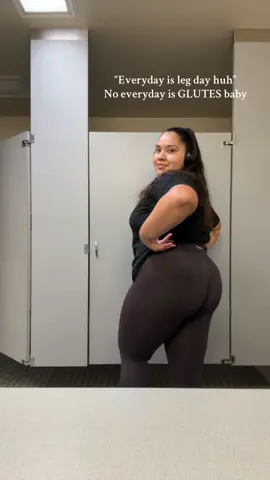 Serving #workout #glutes #glutesworkout #glutegains #workoutroutine #glutesgrowth #GymLife #gymrat #lowerbodyworkout #inspooutfit #leggingsoftiktok #relatable #bodybuildingmotivation #GymTok #glutestraining 
