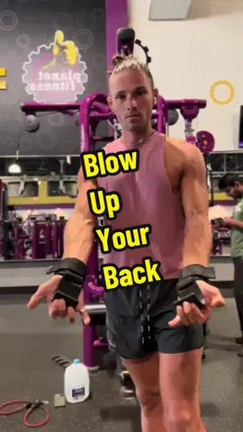 NO JOKE!! Try these lifting hooks to blow up your back #lifting #liftinghooks #wriststraps #gym #planetfitness 
