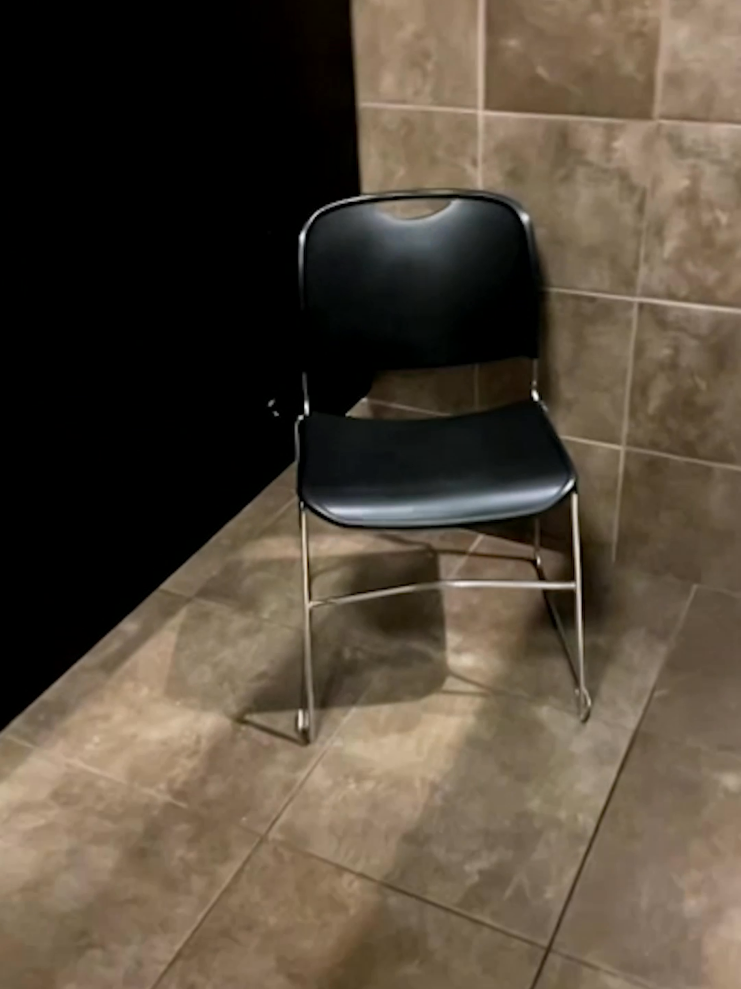 we’ve seen a lot in the bathroom, but this was certainly unexpected 🤔 #Ridiculousness #funny #fail #reaction #surprise