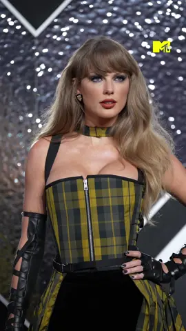 Taylor Swift serving her best red carpet look ever at the 2024 MTV #VMAs 😍✨ #mtvuk #redcarpet #fashion #taylorswift @Taylor Swift 