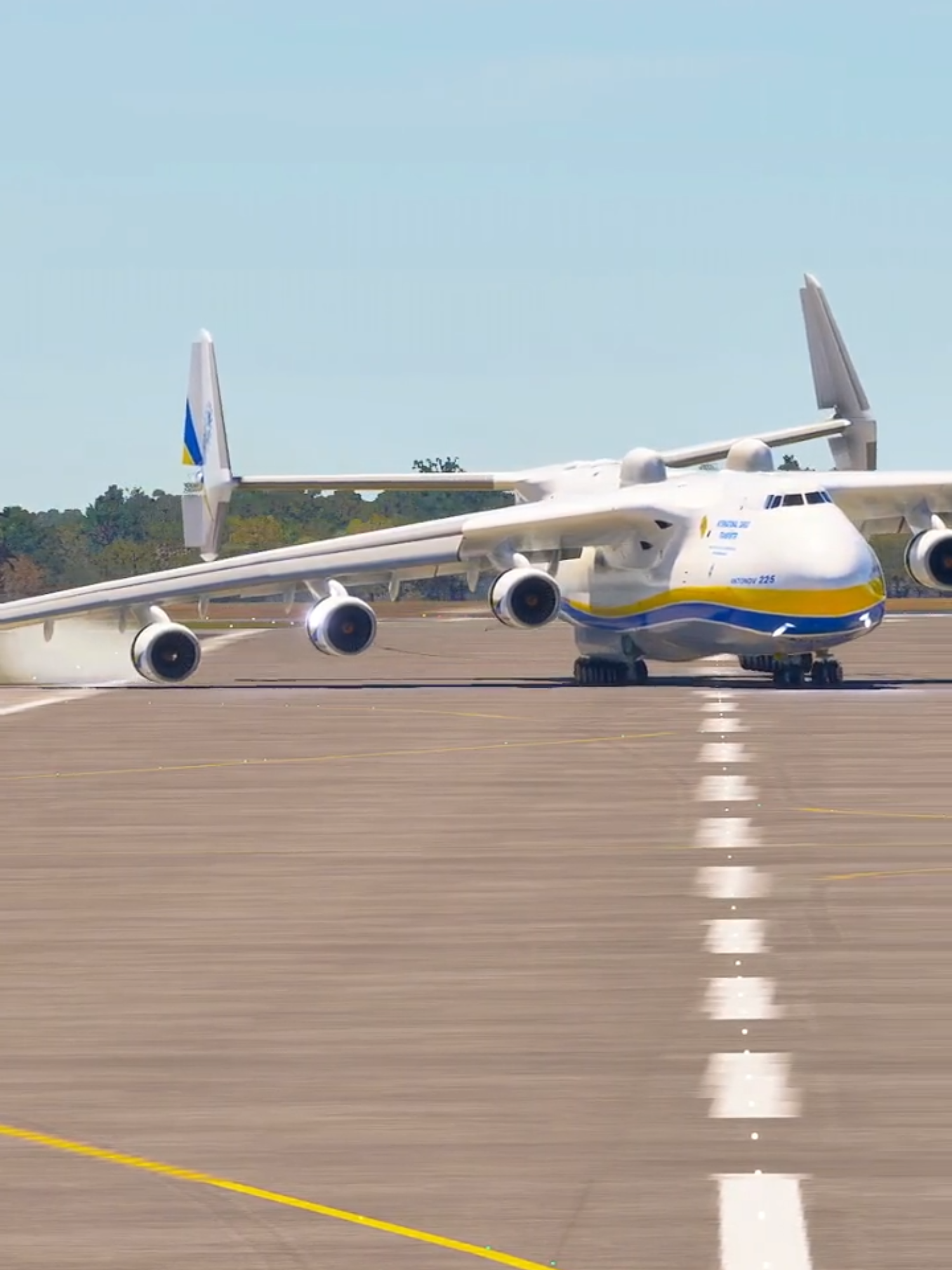 Huge Antonov hits engine on strong wind land in Orlando #aviation #antonov #orlando #usa