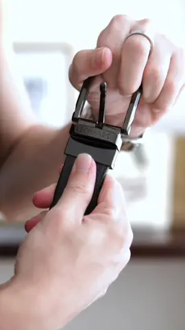 Thắt lưng mặt xoay chiều Marcus nhà Leo xứng đáng là chiếc thắt lưng anh em nên có trong tủ đồ đấy #leonardovn #leovn #thatlungnam #thoitrangnam #phoidonam