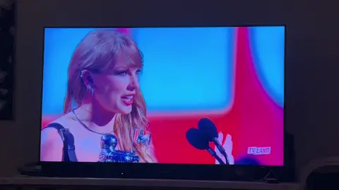 Love the love! #taylorswift #tayvis #vmas #joy #vote #karmaismyboyfriend 