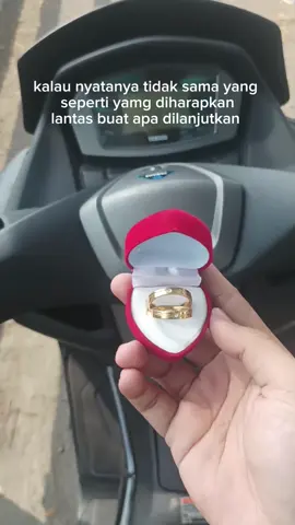 yang bilang ''cincinnya sayang dibuang'',, mending tak buang iki bukan perkoro rego, tapi roso kecewa mergo wonge buang aku demi wong liyo #foryoupage #fyp #kecewa #madiun24jam 