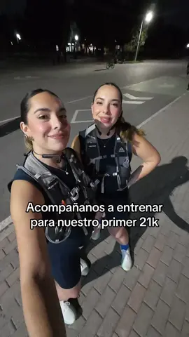 Sumando kms🫶🏻 #corredoras #runners #español #correr #training #twins #fypシ゚ #fyp #fypppppp #foryou #nike @Diana Suarez @mariesuarezg 