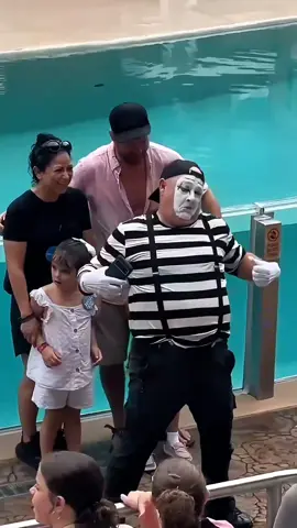Tom created a new family #bestoftom #hilarious #mime #tomthemime #tom #seaworldmime #tomtheseaworldmime #totanthemime #vairal #vairalvideo #funny #funnyvideos #fyp #foryou #foryoupage 