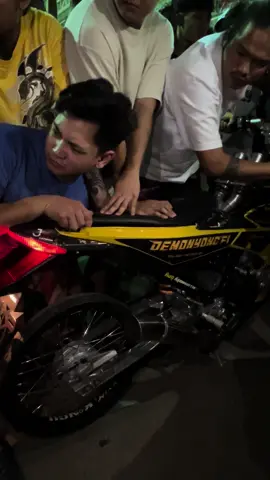 Sa likod ni @bossjheff /aka Demonyong Fi, naroon ang dugong matibay, ang lahat ng laban ay may tiyak na determinnasyon at pagpupursige upang maipanalo ang hamon nito#raidernation #motorshow #loudestpipe🏍️💨💥 #streetbikeconcept #trendingvideo #viral #trending #raider150fi 