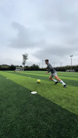 The best do more @amir_ibra7 🫡🔴 #football #1on1training #passing #receiving #control #explore #footballtraining #Soccer #academy #manunited 
