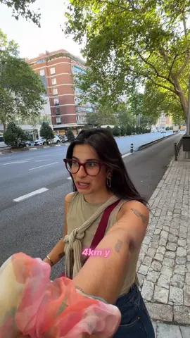 caminando y hablando 🚶🏽‍♀️