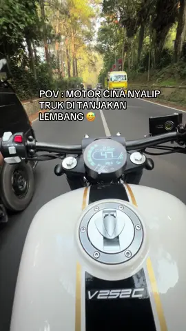 Handling nya enak bgt ni stelah d ganti ban aga gede 🤤 #keeway #keewaybenda252c #benelli #raiding #moge 