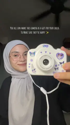 Tak tahu nak bagi birthday gift apa untuk anak2 korang, anak saudara korang ?  Korang boleh try beli camera ni. Sesuai sangat untuk kanak2. Anak korang boleh bawa kamera ni untuk travel. Boleh la rakam dan capture moments bersama family nanti 📸🌴🌊🚗👧🏻