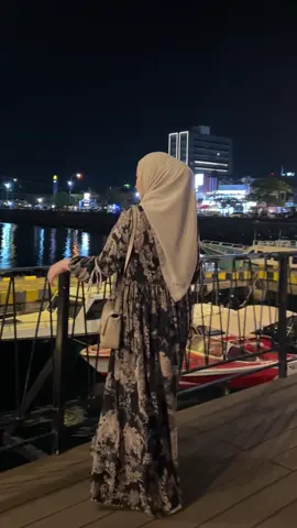 Anjani cantik hitam❤️        #ootdhijab #mididress #tunik #gamis #rayonpremium #dress #fyppppppppppppppppppppppp #fyp 